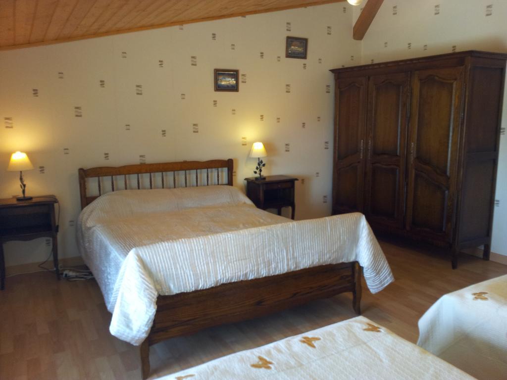 La Croix De Bois Bed & Breakfast Jayat Стая снимка