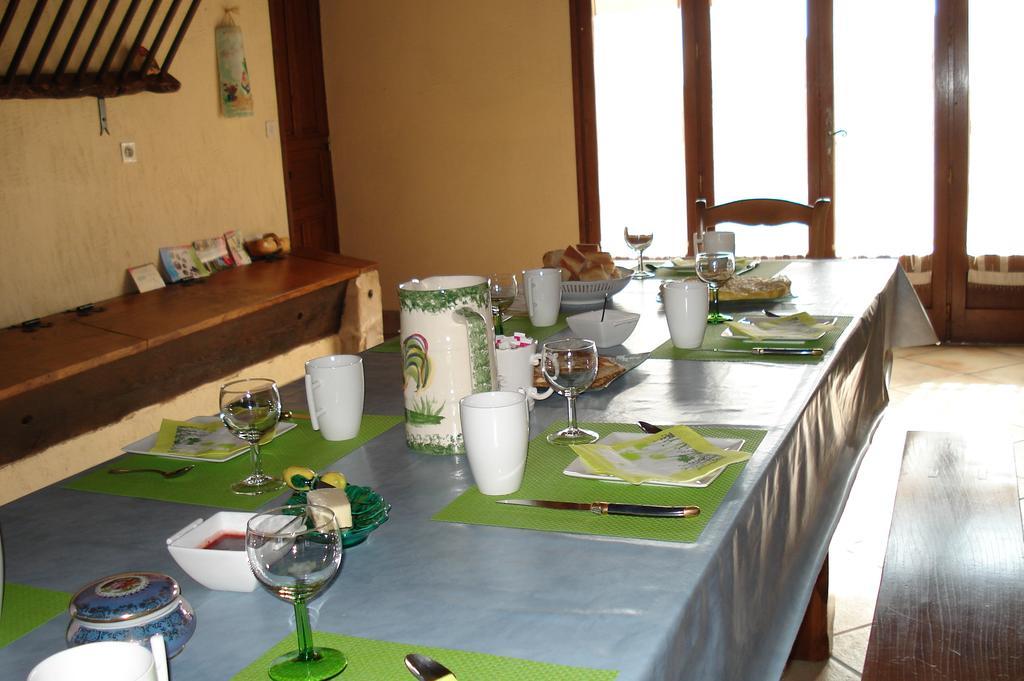 La Croix De Bois Bed & Breakfast Jayat Екстериор снимка